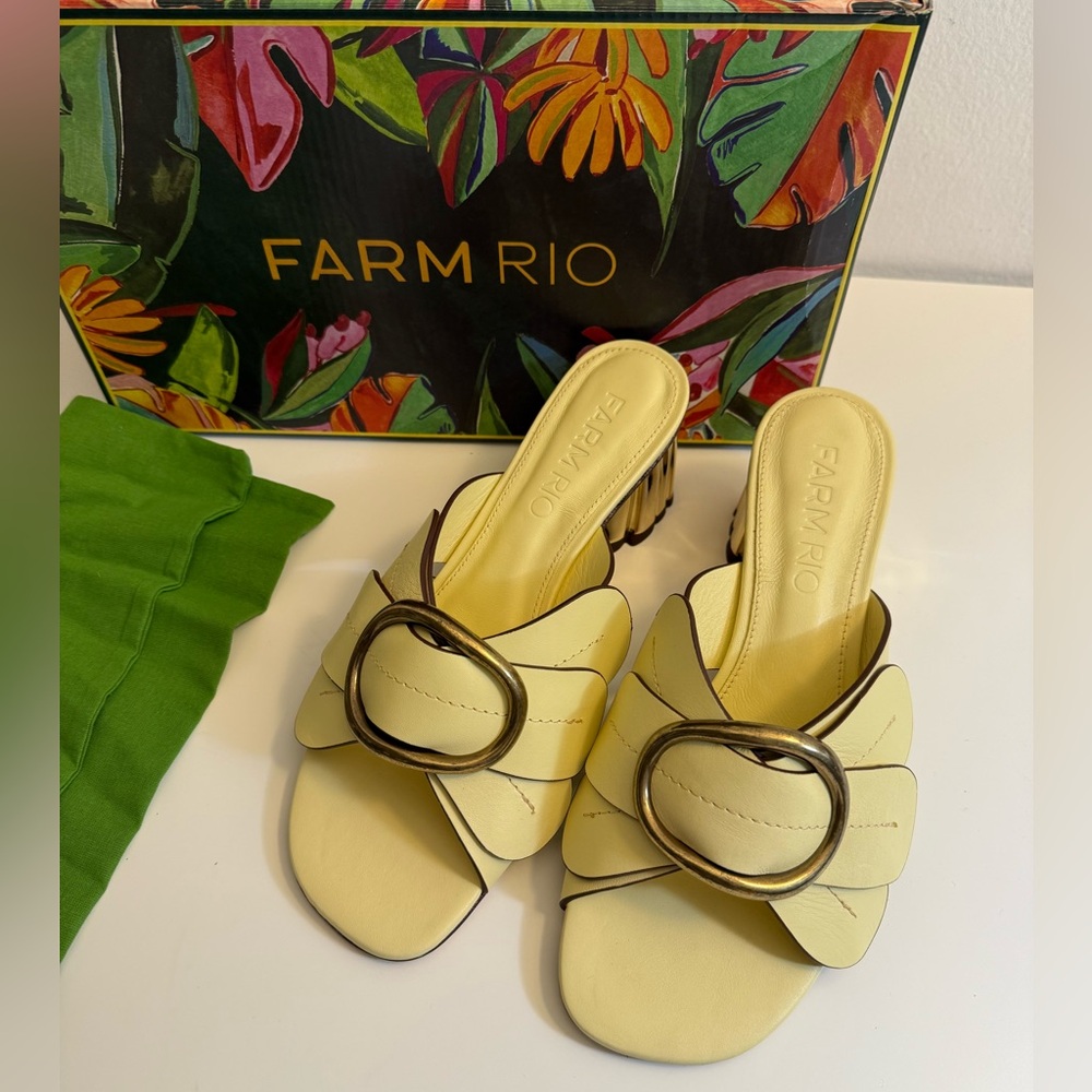 New-Farm Rio
Banana Yellow Daisy Heeled Mule - Picture 9 of 16